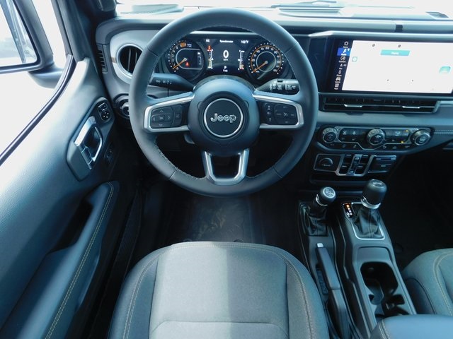 2025 Jeep Wrangler Sahara photo 13