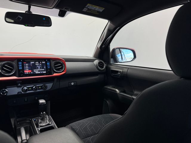 2017 Toyota Tacoma SR5 TRD Sport photo 37