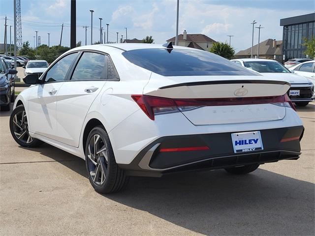 2025 Hyundai Elantra SEL Sport photo 3