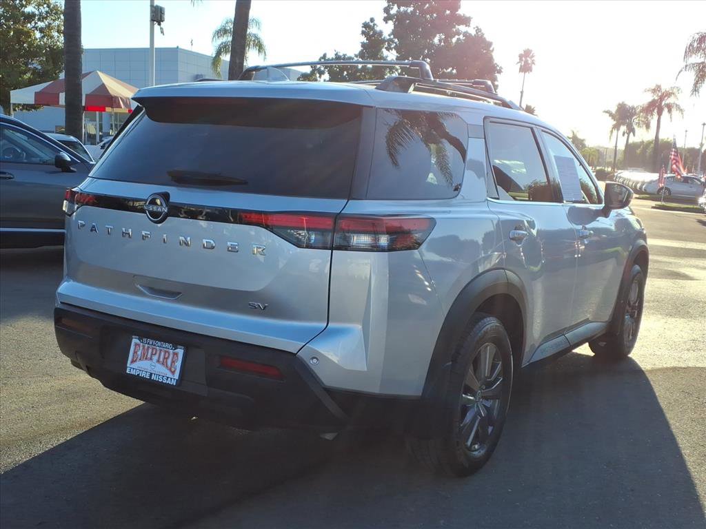 2022 Nissan Pathfinder SV photo 3