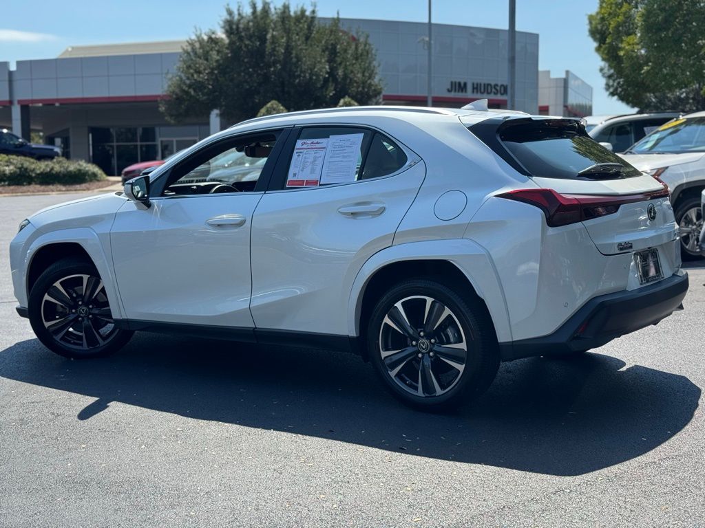 2023 Lexus UX 250h Premium photo 7