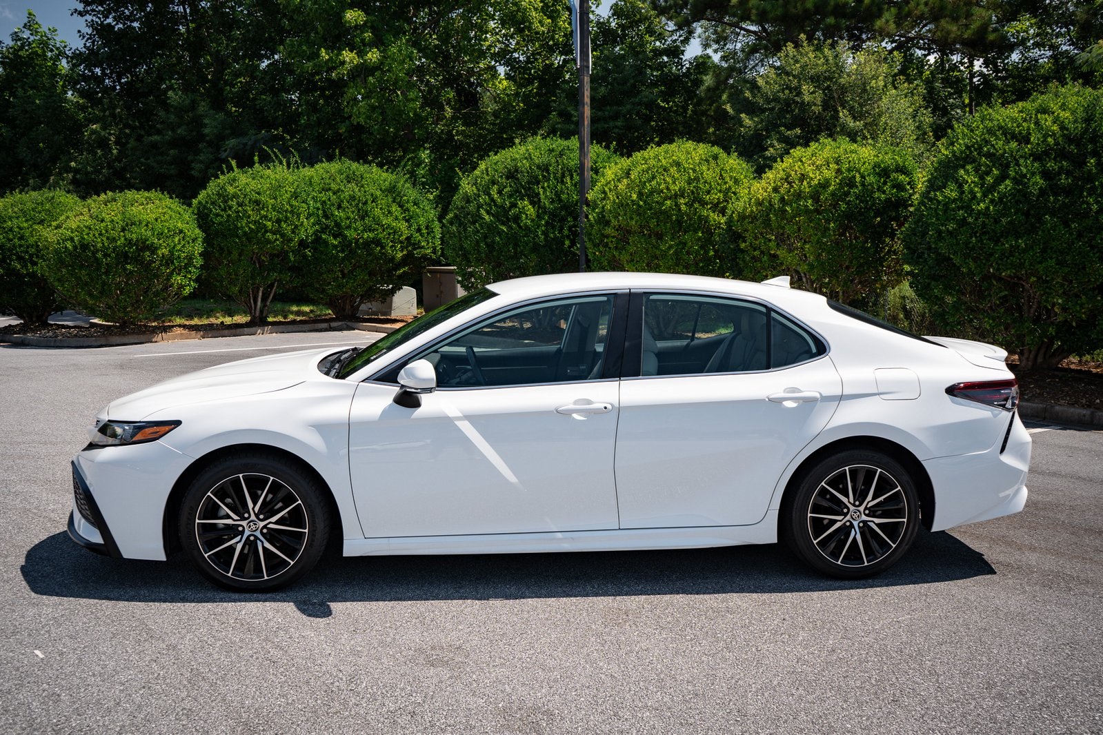 2023 Toyota Camry SE photo 2