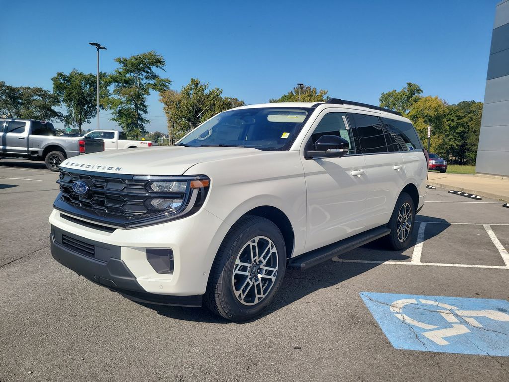 2025 Ford Expedition photo 7