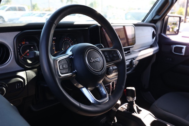 2024 Jeep Wrangler Sahara photo 12