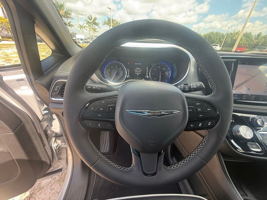 2026 Chrysler Pacifica Limited photo 18