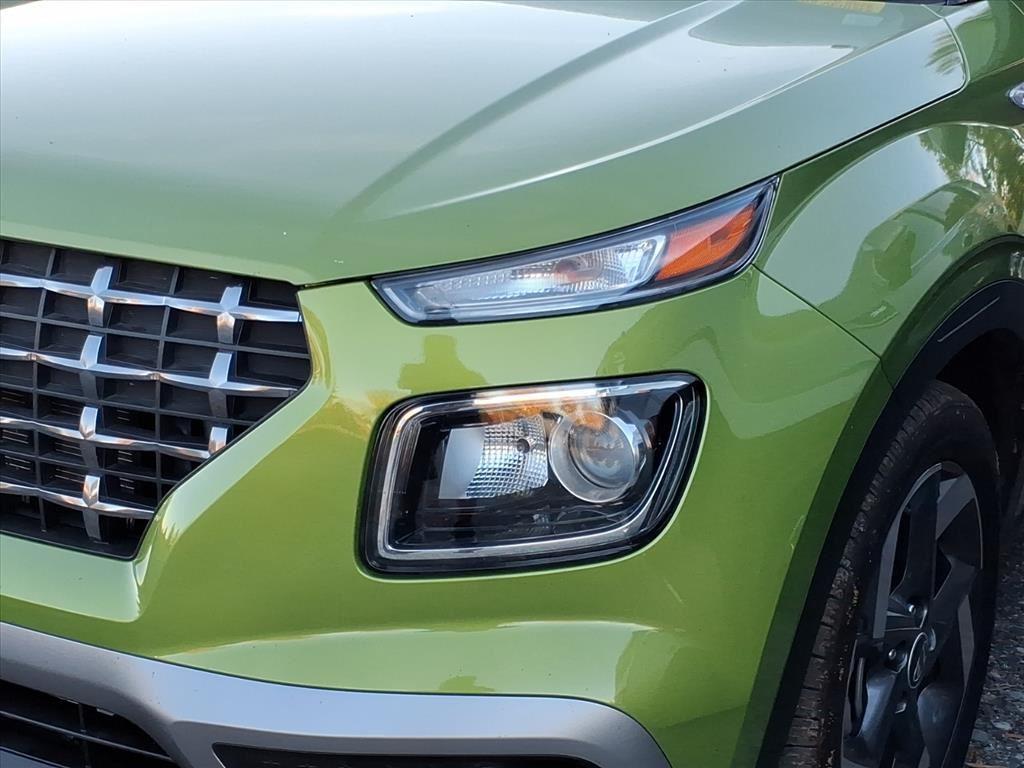 2024 Hyundai Venue SEL photo 2