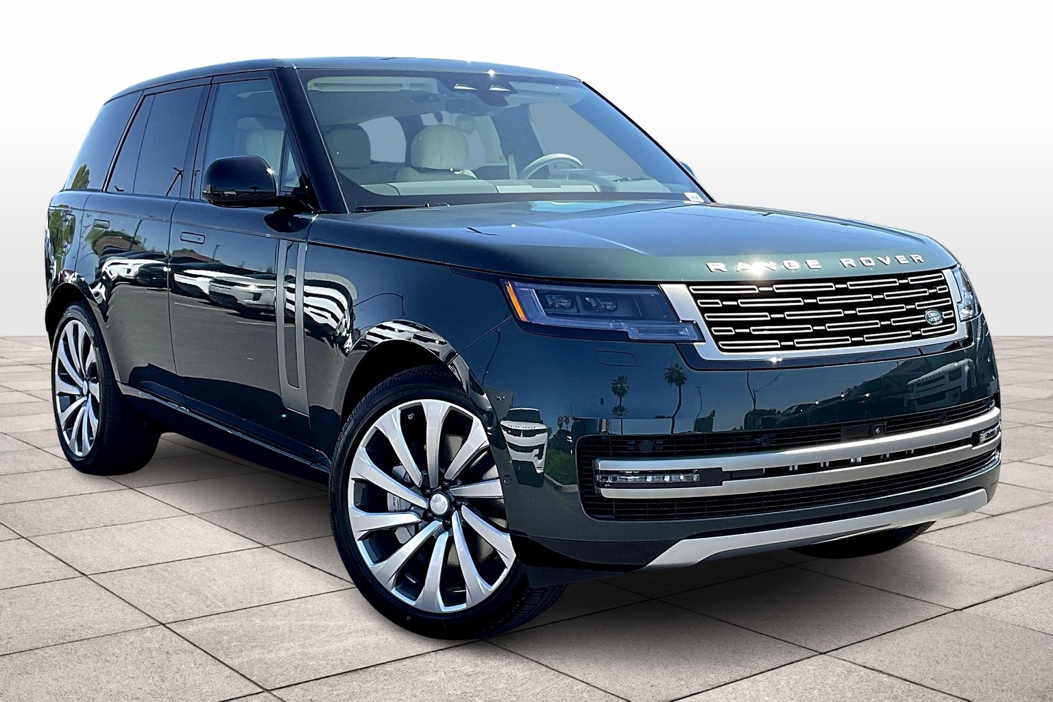 2025 Land Rover Range Rover SE photo 2