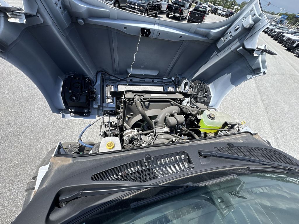 2025 Ford F-650 Base photo 16