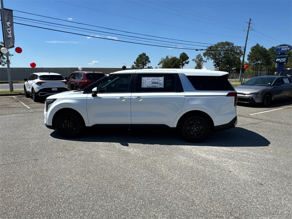 2026 Kia Carnival LX photo 4