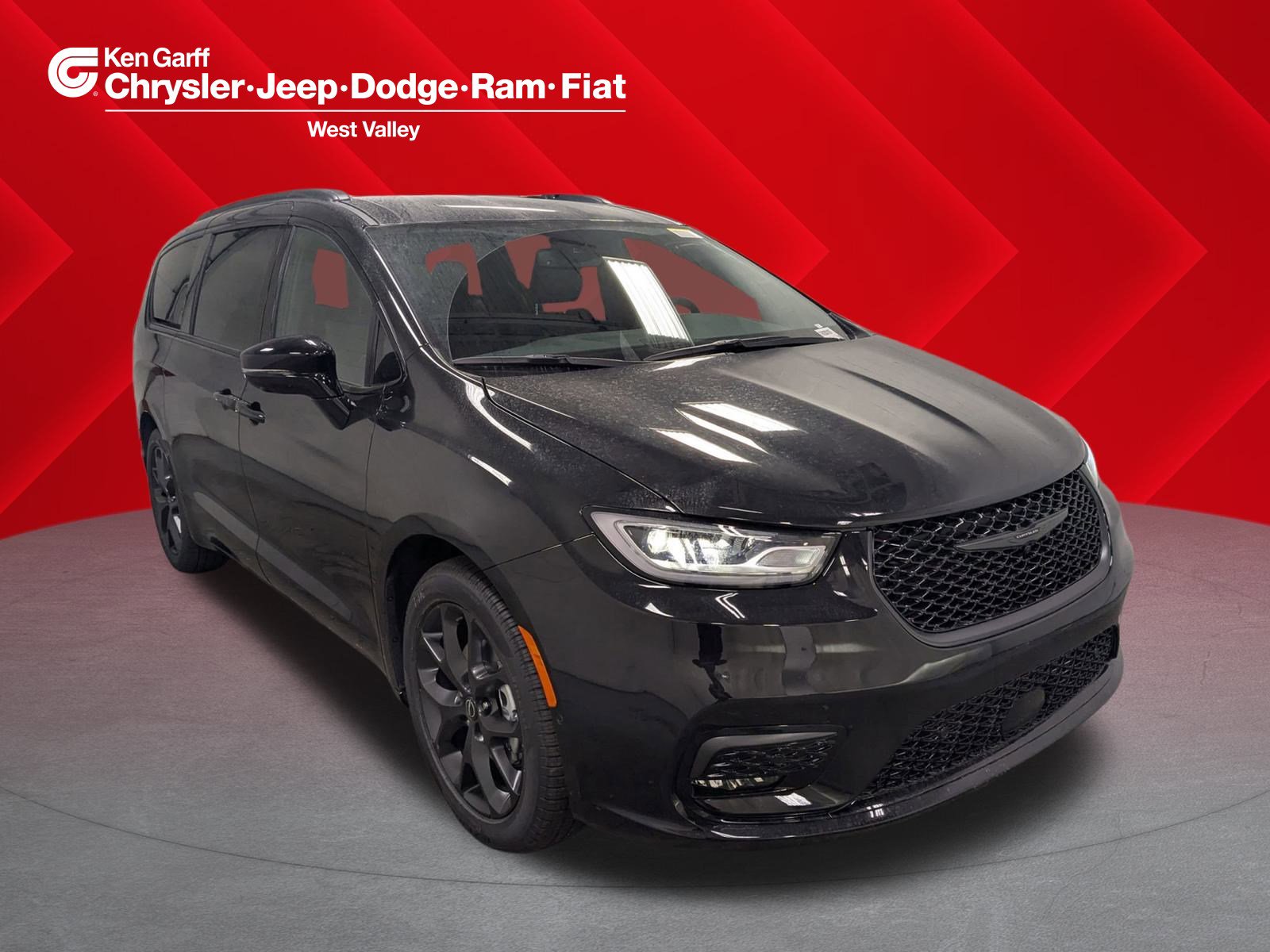 2026 Chrysler Pacifica Select's photo