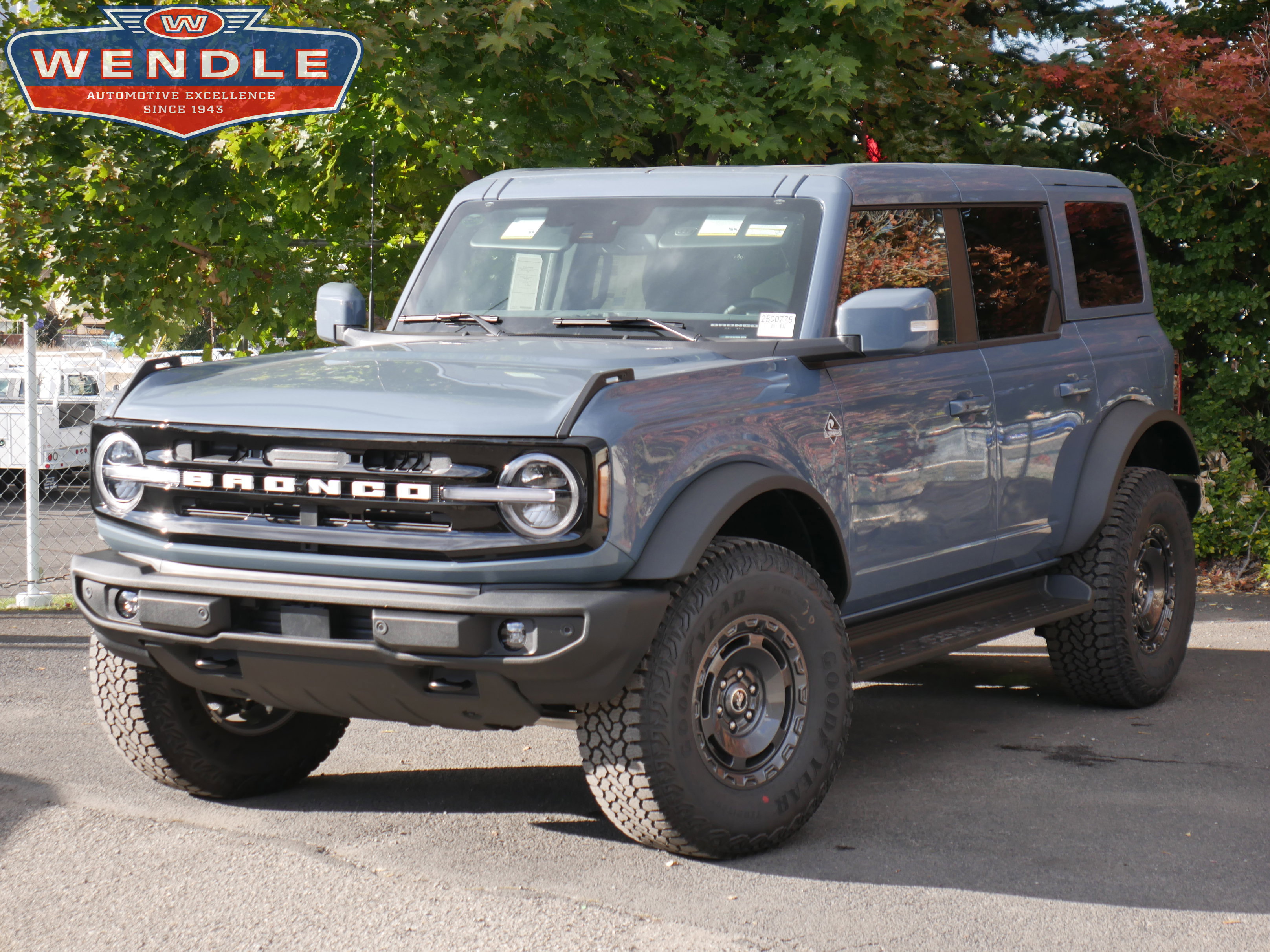 2025 Ford Bronco 4-Door Outer Banks's photo