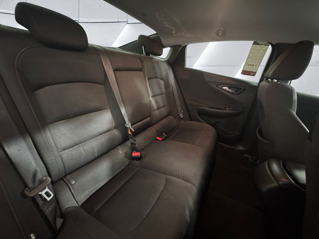 2018 Chevrolet Malibu photo 16
