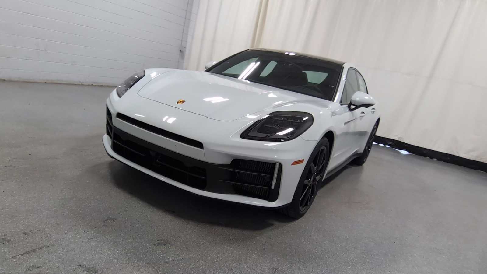 2026 Porsche Panamera 4 photo 2