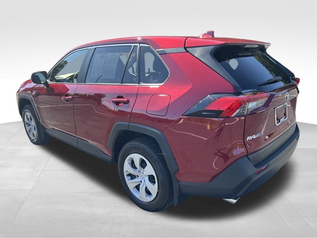 2022 Toyota RAV4 LE photo 3