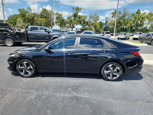2023 Hyundai Elantra SEL photo 5