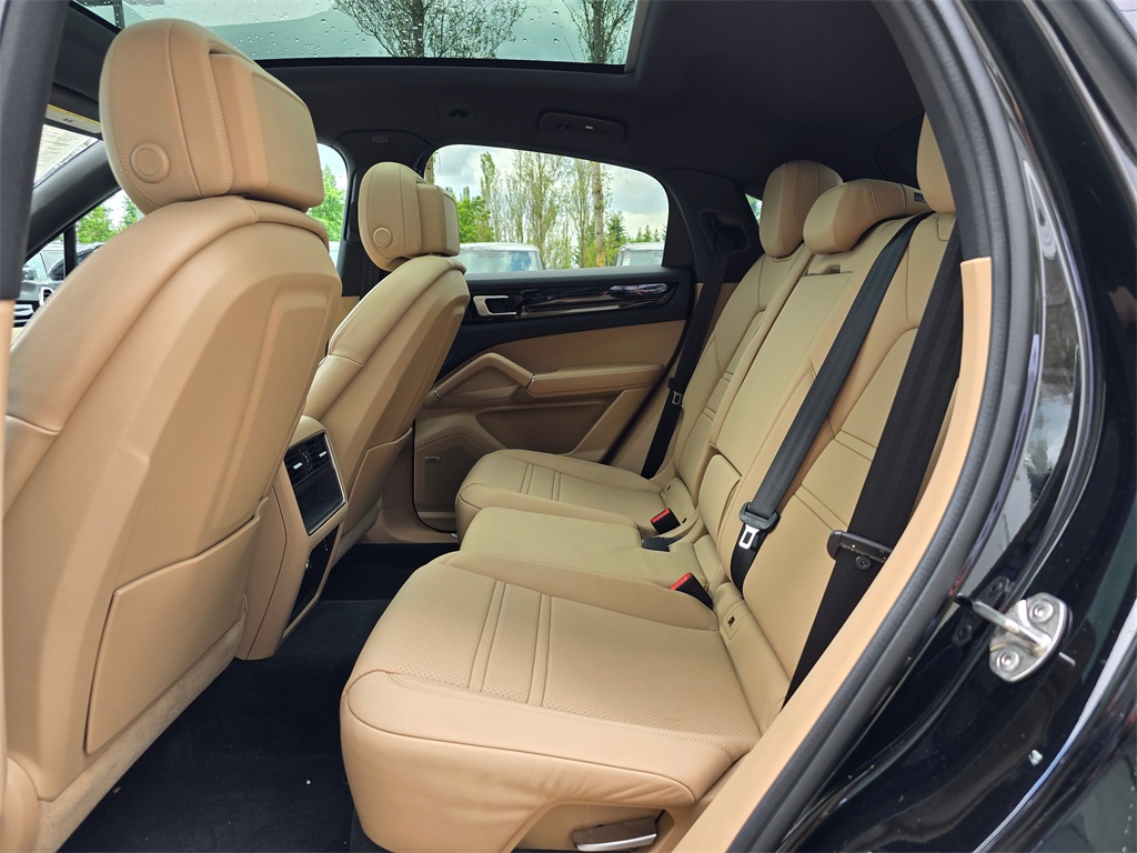 2021 Porsche Cayenne E-Hybrid Coupe Base photo 26