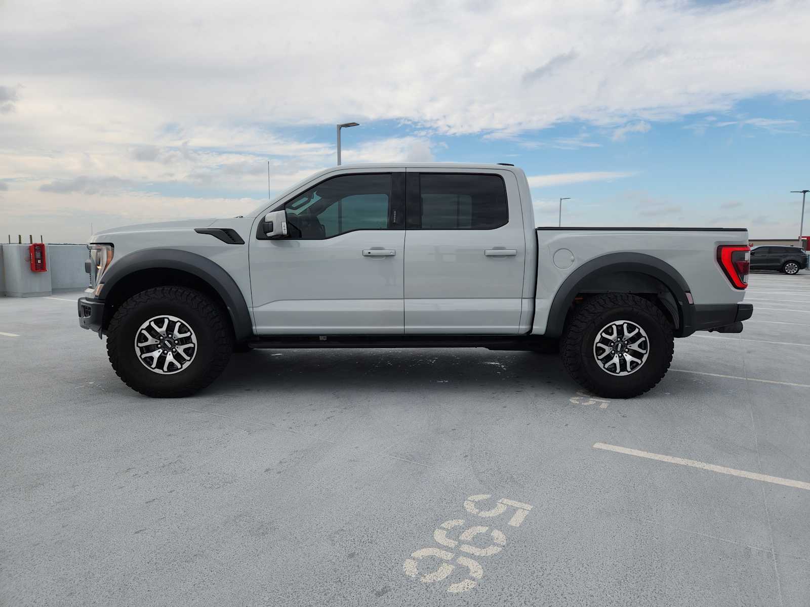 2023 Ford F-150 Raptor photo 4