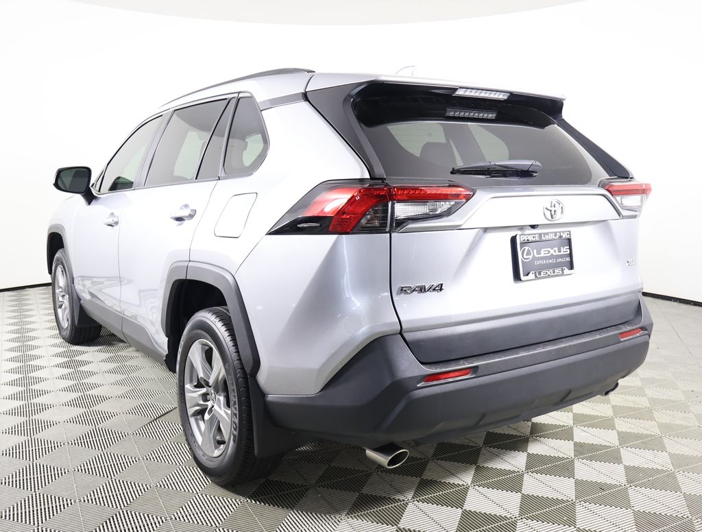 2024 Toyota RAV4 XLE photo 2