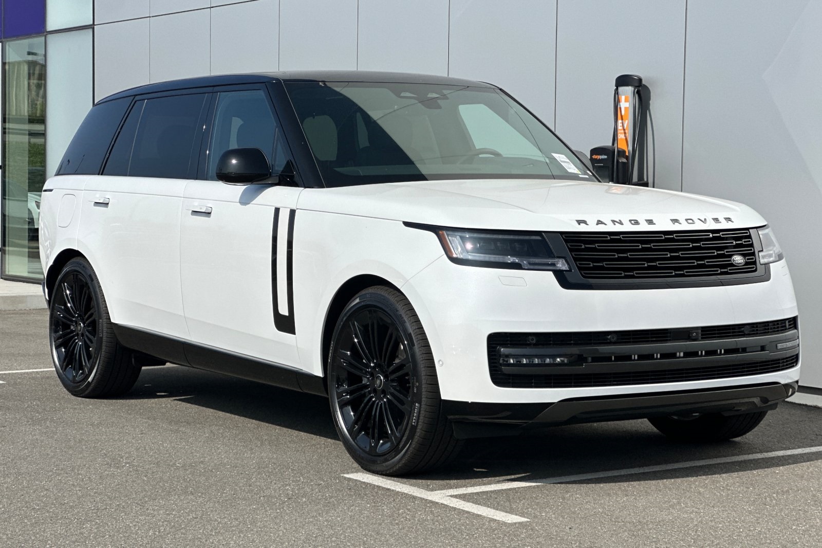 2025 Land Rover Range Rover SE photo 6