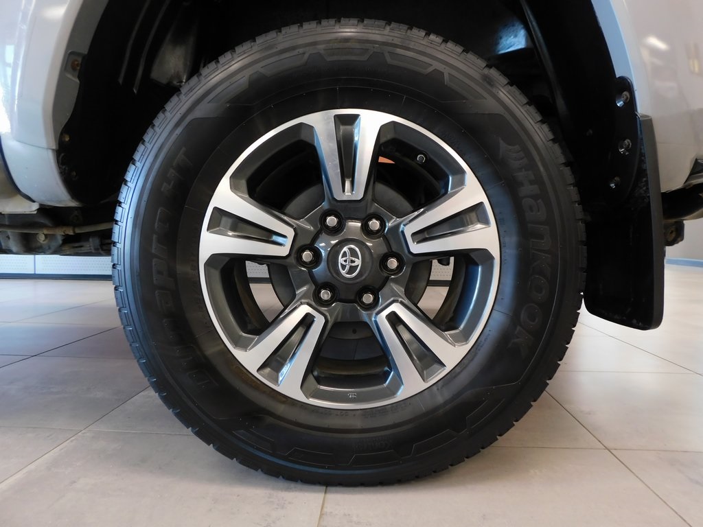 2018 Toyota Tacoma TRD Sport photo 11