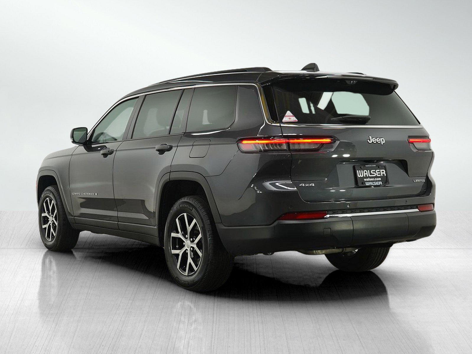 2024 Jeep Grand Cherokee Limited photo 2