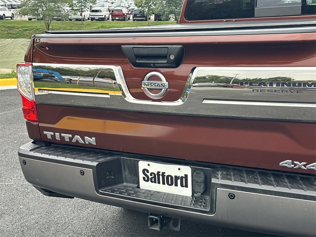 2017 Nissan Titan Platinum Reserve photo 8
