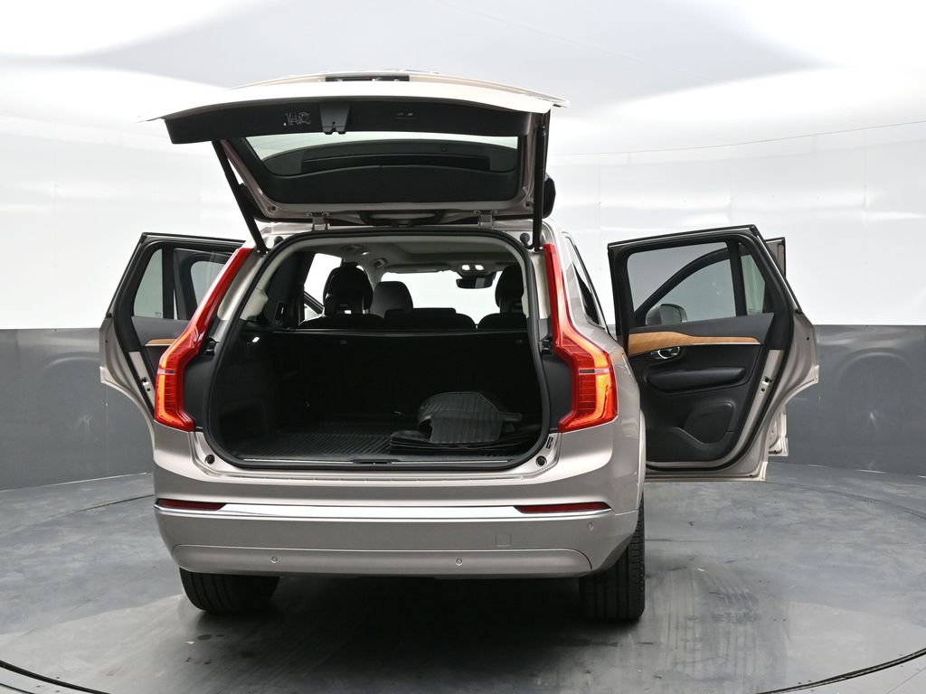 2025 Volvo XC90 T8 Plus photo 35