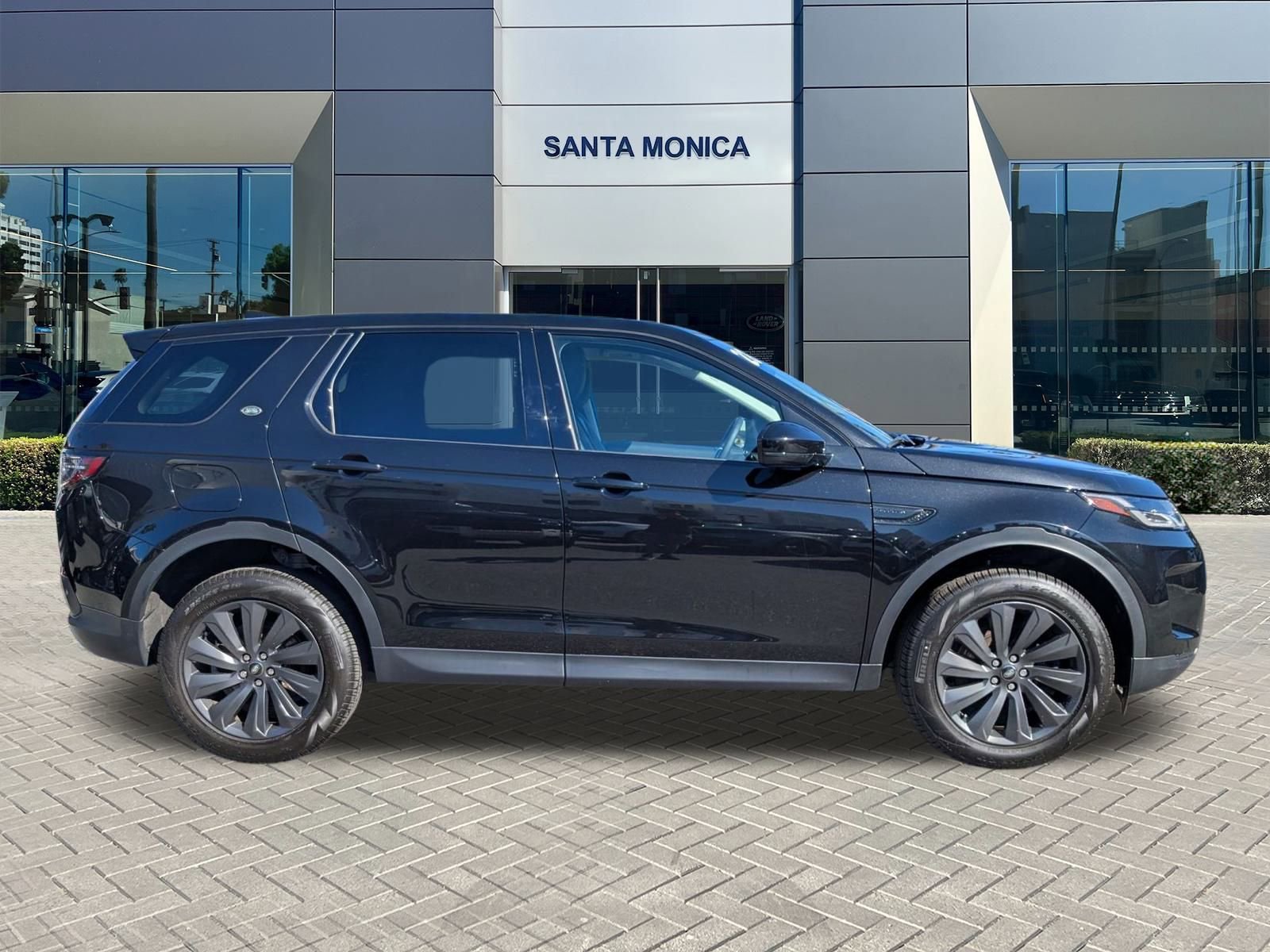 2023 Land Rover Discovery Sport SE photo 3