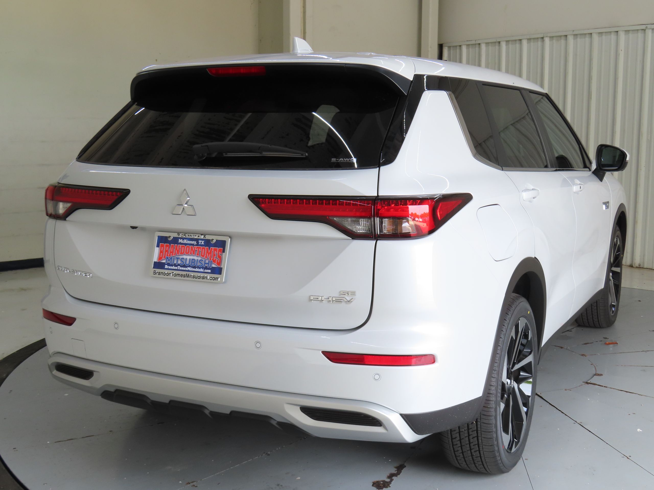 2025 Mitsubishi Outlander PHEV SE photo 3