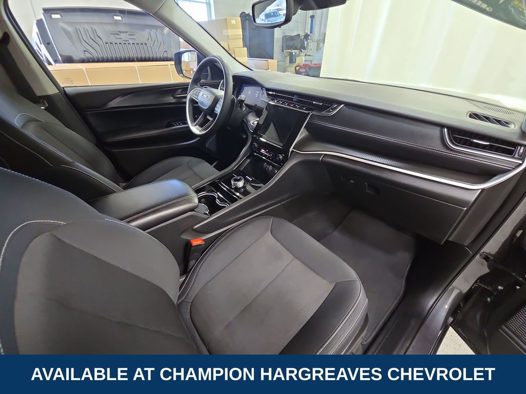 2023 Jeep Grand Cherokee Laredo photo 27