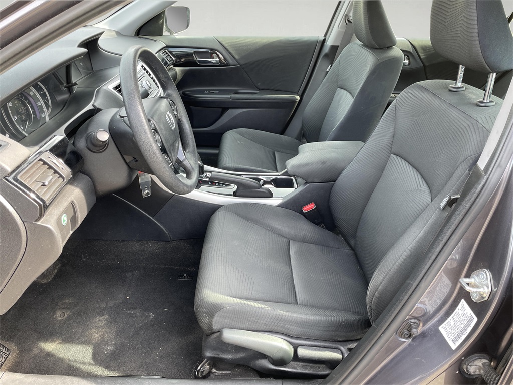 2017 Honda Accord LX photo 13