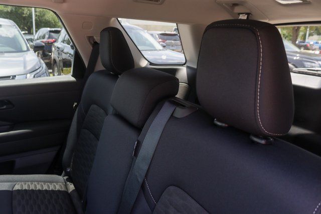 2025 Nissan Pathfinder S photo 19