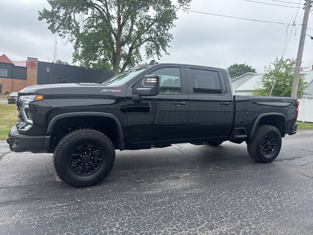 2025 Chevrolet Silverado 2500HD ZR2 photo 4