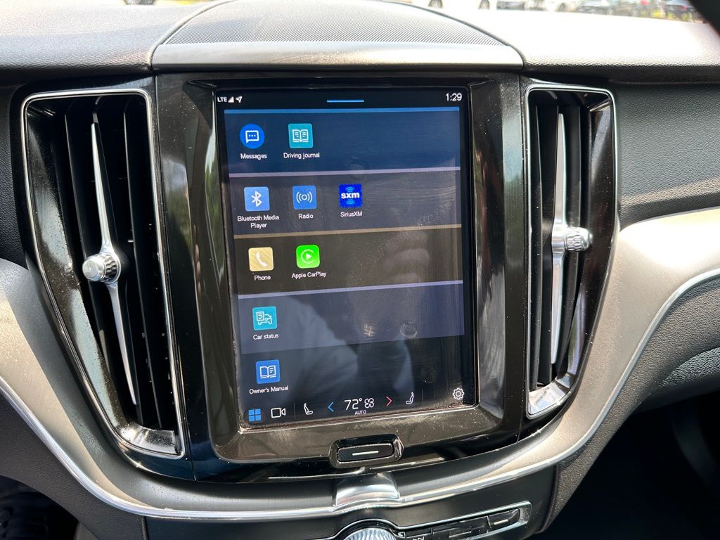 2025 Volvo XC60 B5 Core photo 15