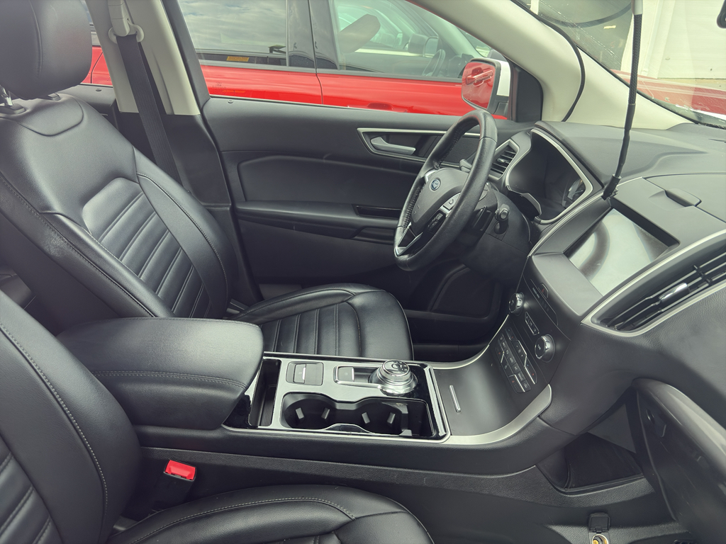 2019 Ford Edge SEL photo 3