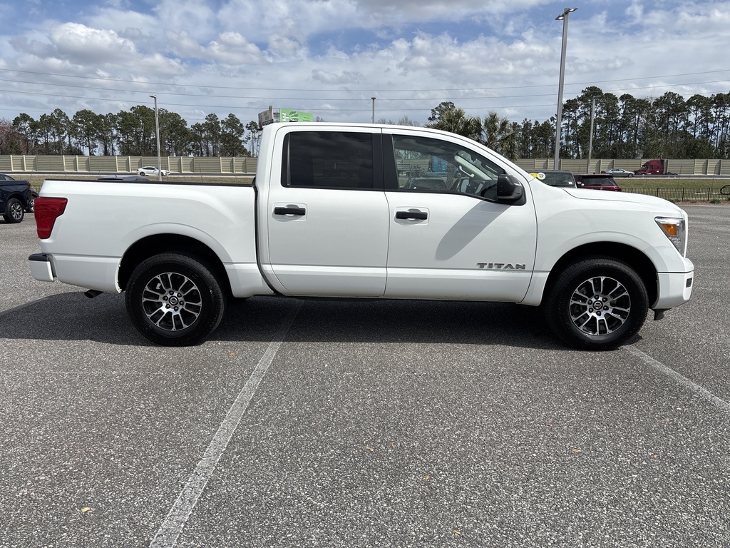 2022 Nissan Titan SV photo 6