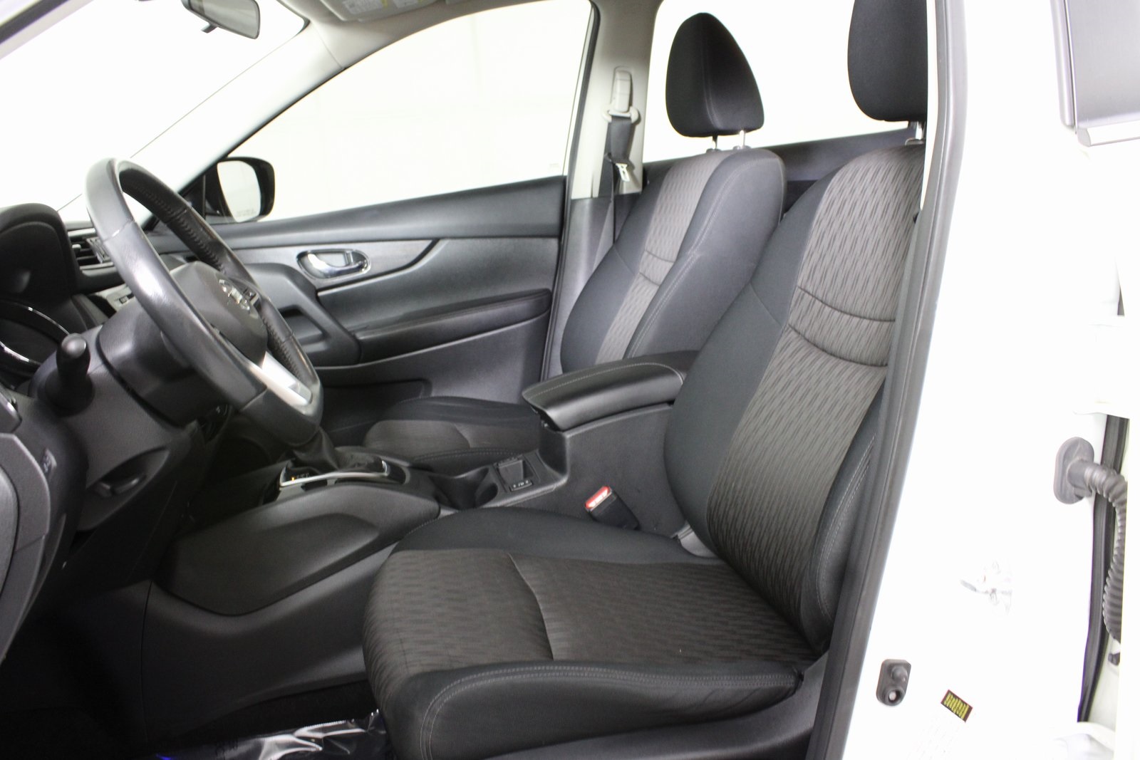 2017 Nissan Rogue SV photo 7