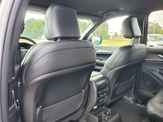 2025 Jeep Grand Cherokee Limited photo 22
