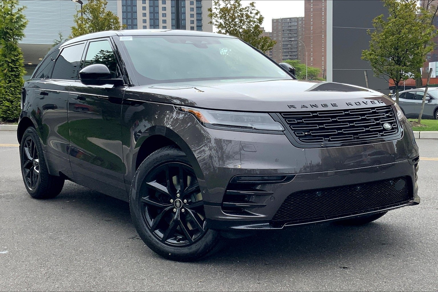 2026 Land Rover Range Rover Velar P250 Dynamic SE photo 2