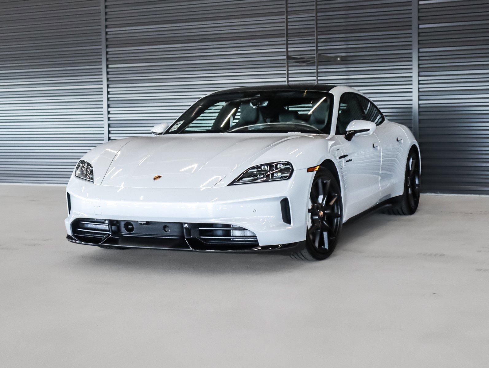 2025 Porsche Taycan GTS's photo