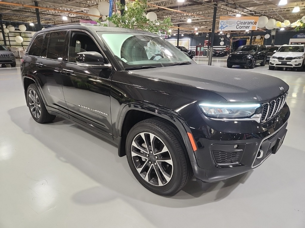 2023 Jeep Grand Cherokee Overland photo 3