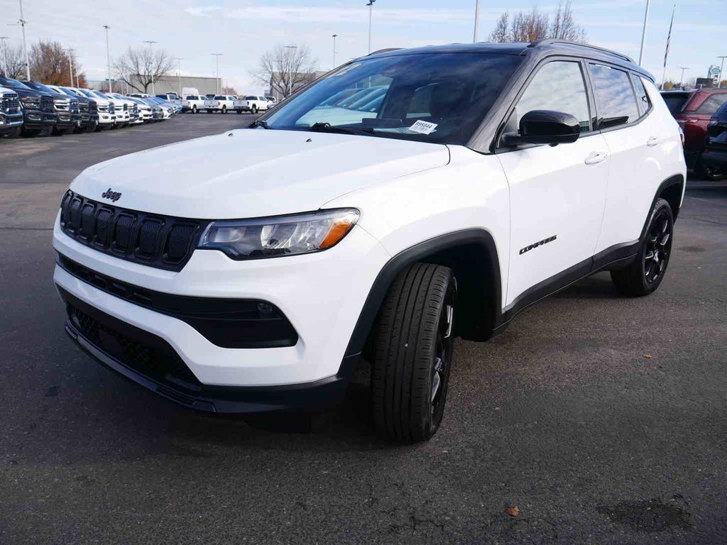 2022 Jeep Compass Altitude photo 3