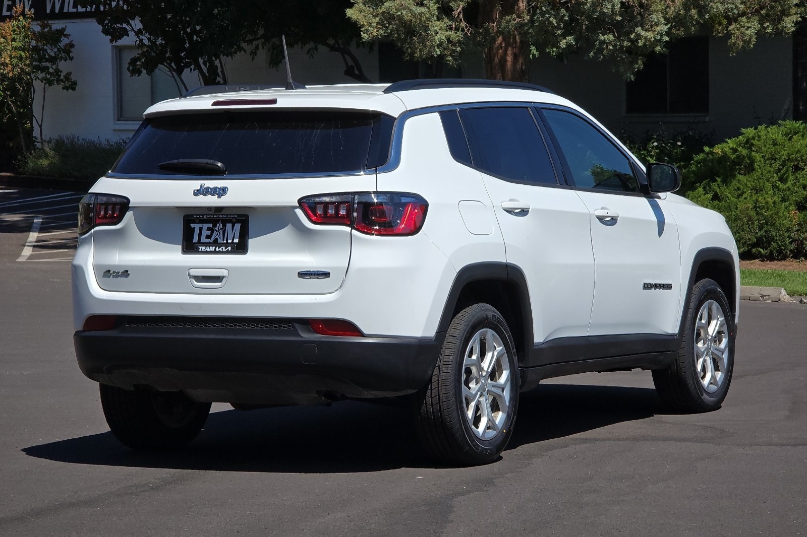 2024 Jeep Compass North Edition Latitude photo 2
