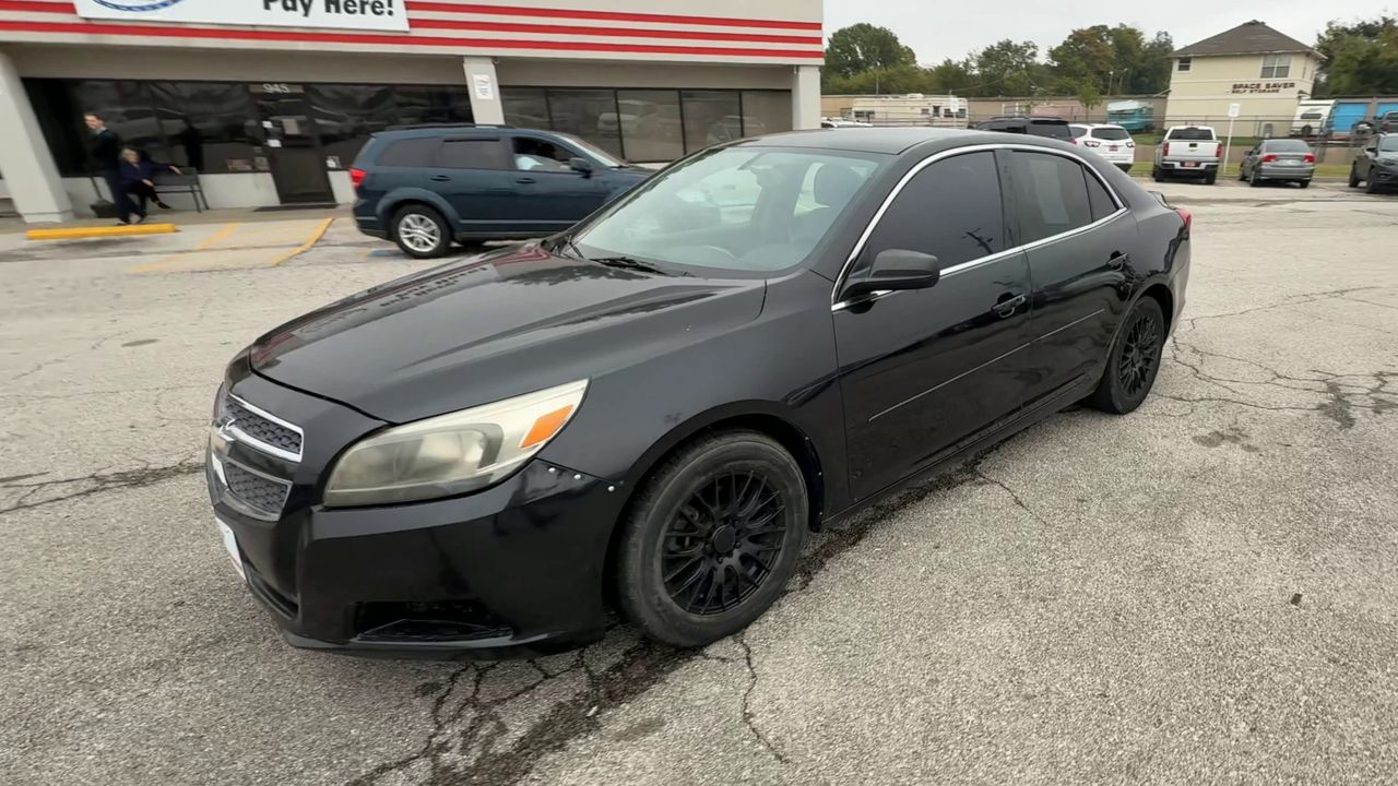 2013 Chevrolet Malibu LS photo 2