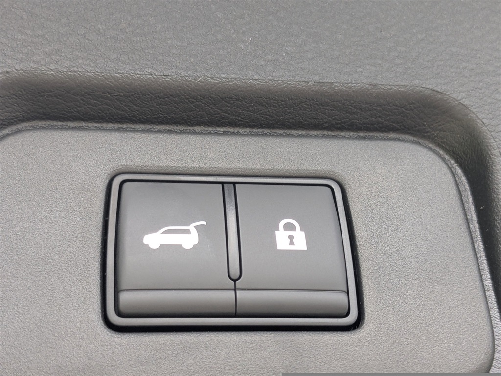 2025 Nissan Rogue SV photo 12