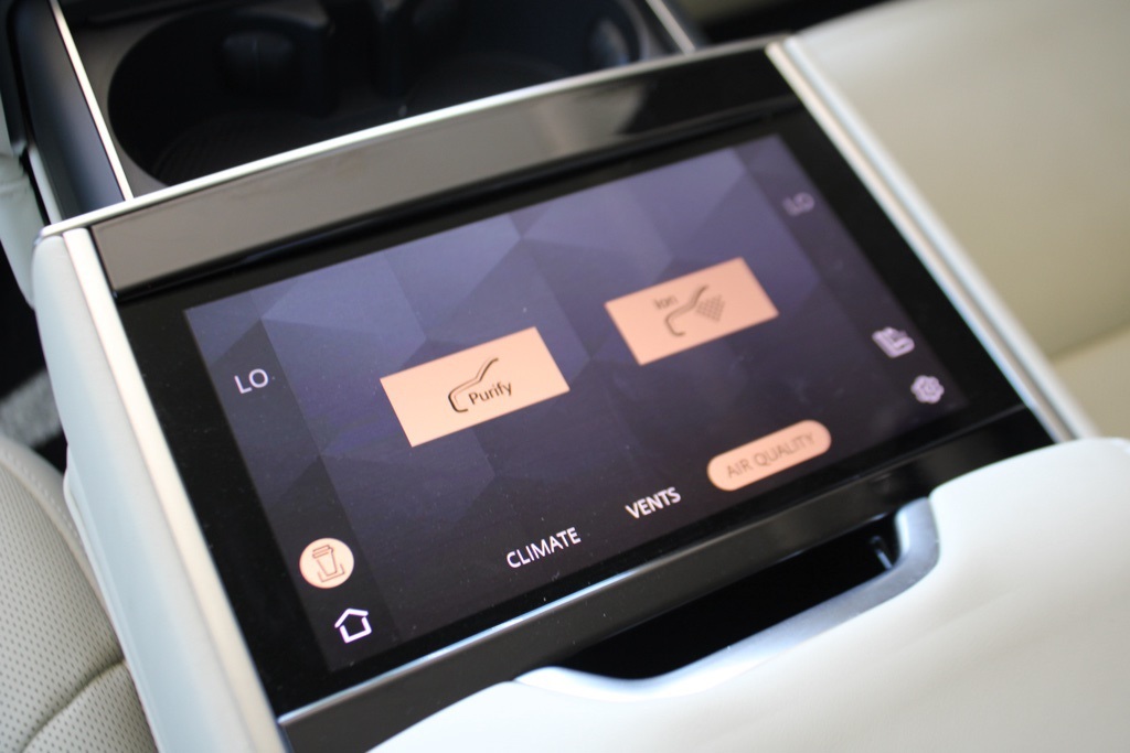 2024 Land Rover Range Rover SV photo 42