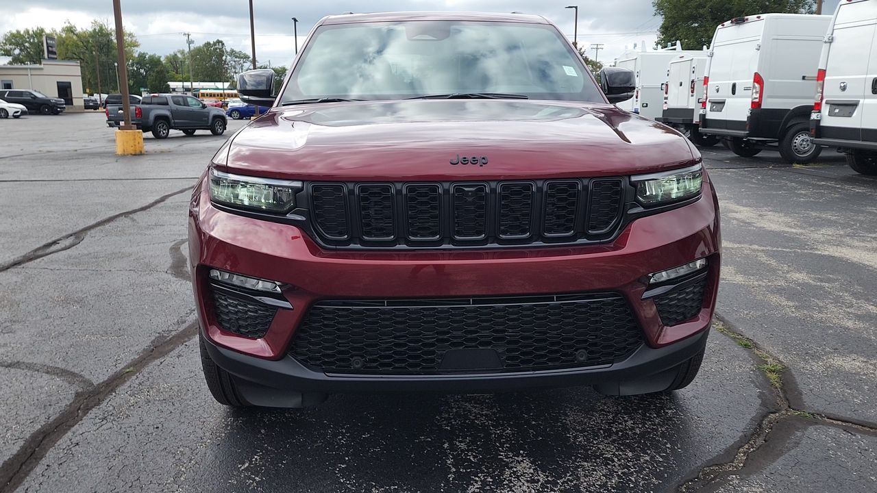 2025 Jeep Grand Cherokee Limited photo 2