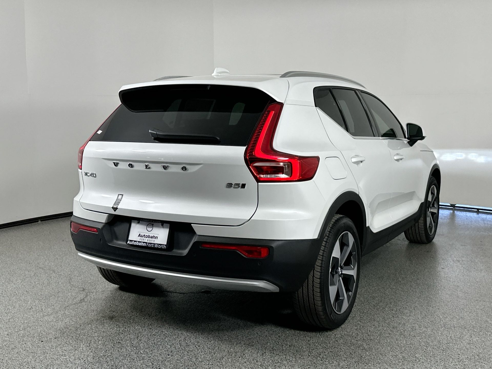 2025 Volvo XC40 AWD Plus photo 4