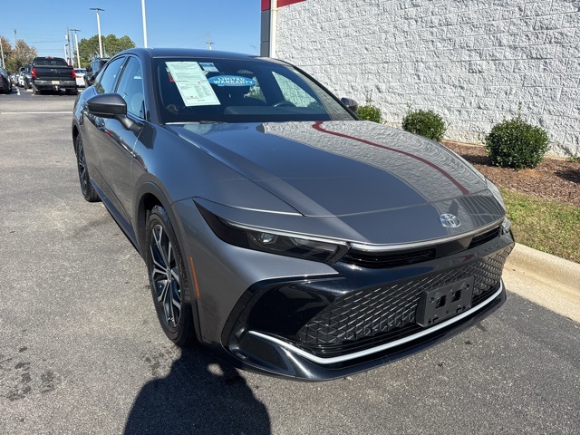 2023 Toyota Crown XLE's photo