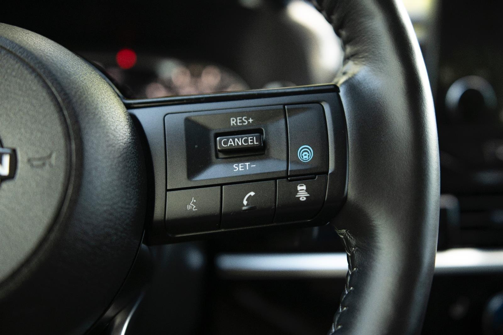 2024 Nissan Pathfinder SL photo 6